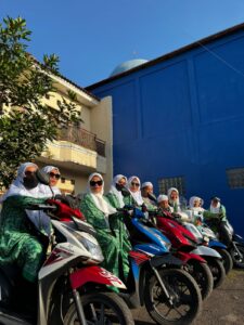 IMG-20251027-WA0002-225x300 KIRAB HARI SANTRI 2025 MWCNU GUNUNG PUTRI DIIKUTI PESERTA SEPANJANG SATU KILOMETER