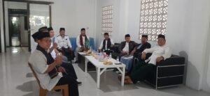 IMG-20251027-WA0033-300x138 KIRAB HARI SANTRI 2025 MWCNU GUNUNG PUTRI DIIKUTI PESERTA SEPANJANG SATU KILOMETER