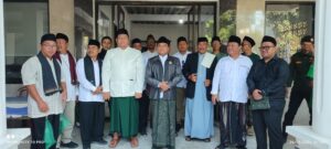 IMG-20251027-WA0050-300x135 KIRAB HARI SANTRI 2025 MWCNU GUNUNG PUTRI DIIKUTI PESERTA SEPANJANG SATU KILOMETER