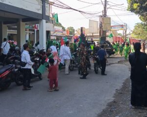 IMG_20251027_165631-300x238 KIRAB HARI SANTRI 2025 MWCNU GUNUNG PUTRI DIIKUTI PESERTA SEPANJANG SATU KILOMETER